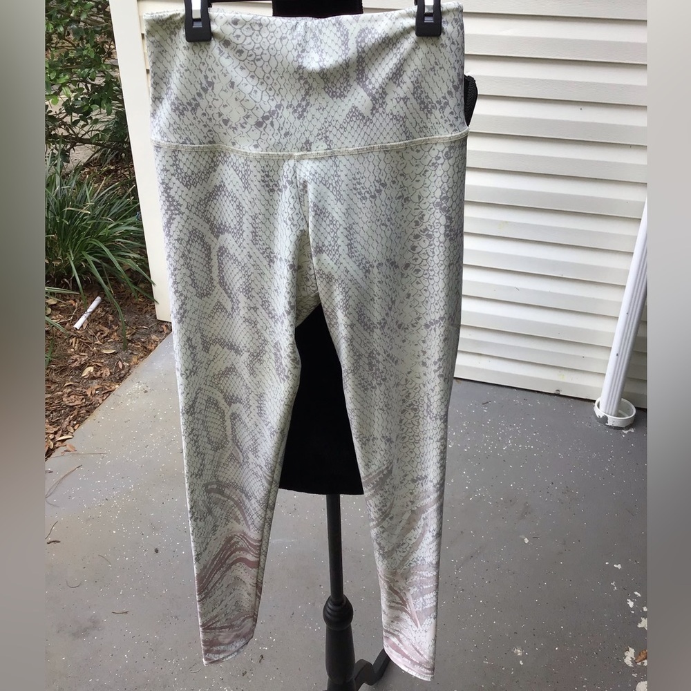 Onzie Athletic High Rise Midi Legginga Women Size S/M